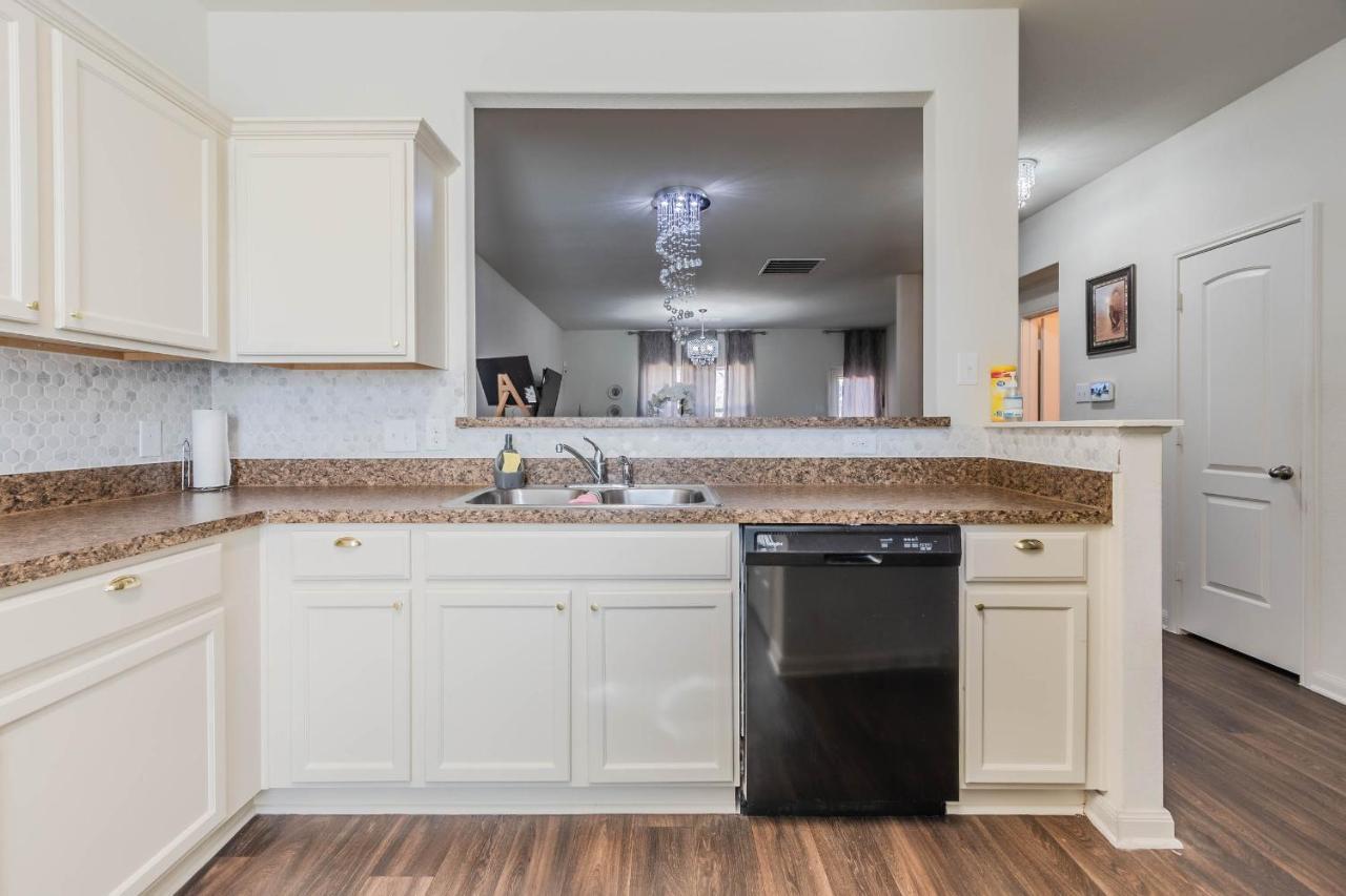 Luxury 5Br Dallas Retreat With Business Amenities - Perfect For Business Travelers, Families & Groups 외부 사진