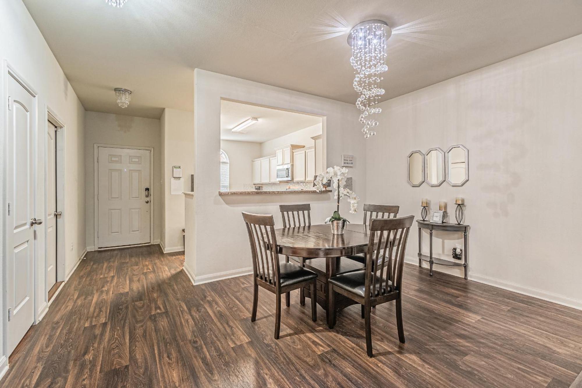 Luxury 5Br Dallas Retreat With Business Amenities - Perfect For Business Travelers, Families & Groups 외부 사진