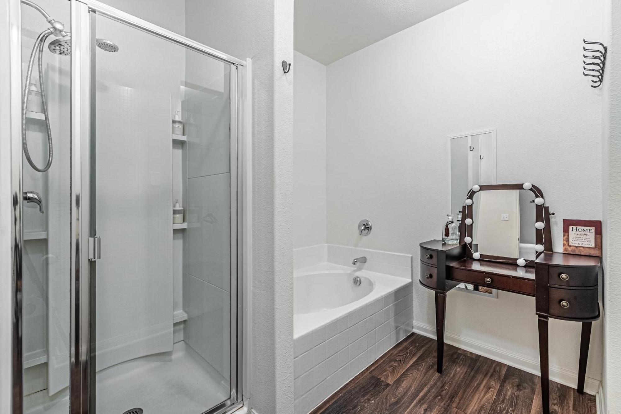 Luxury 5Br Dallas Retreat With Business Amenities - Perfect For Business Travelers, Families & Groups 외부 사진