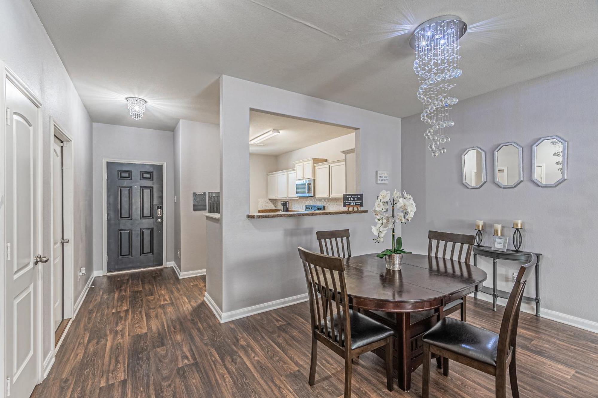 Luxury 5Br Dallas Retreat With Business Amenities - Perfect For Business Travelers, Families & Groups 외부 사진